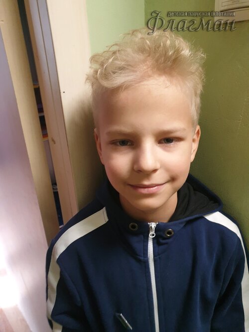 36e6b53f.ID Photo.093849